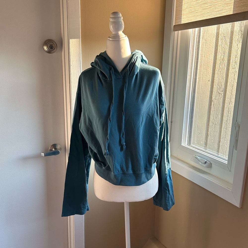 Cyan Cropped Hoddie